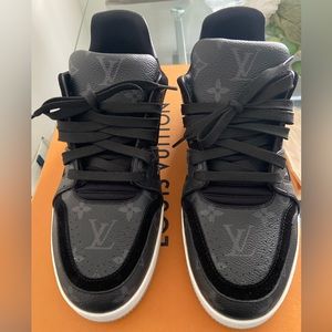 Louis Vuitton Trainer - Black Monogram